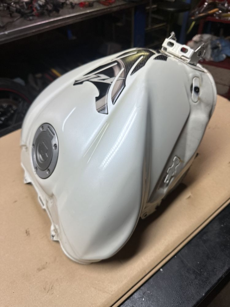 Zbiornik Paliwa Yamaha R6 RJ11 Bak