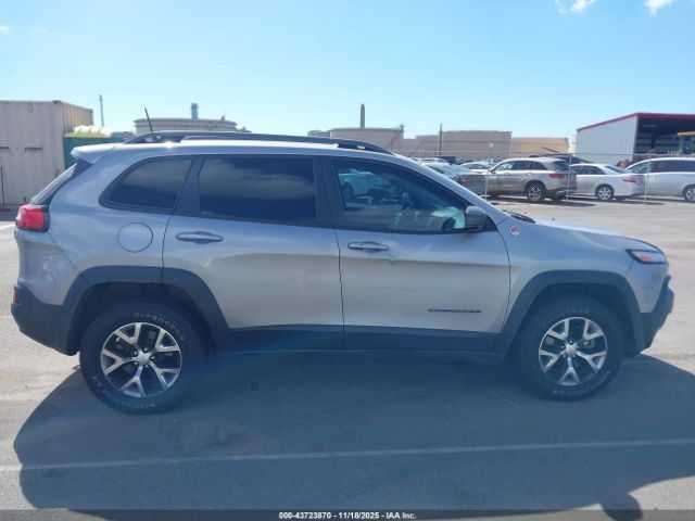 Jeep Cherokee Trailhawk 4X4 2018)