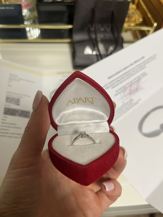 Pierścionek zaręczynowy APART białe złoto diament r. 11