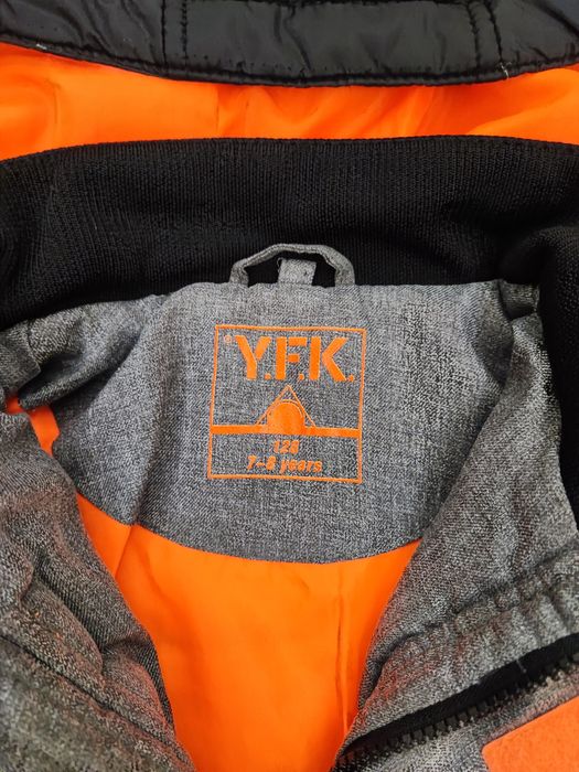 Szara zimowa ciepła kurtka chłopięca rozmiar 128