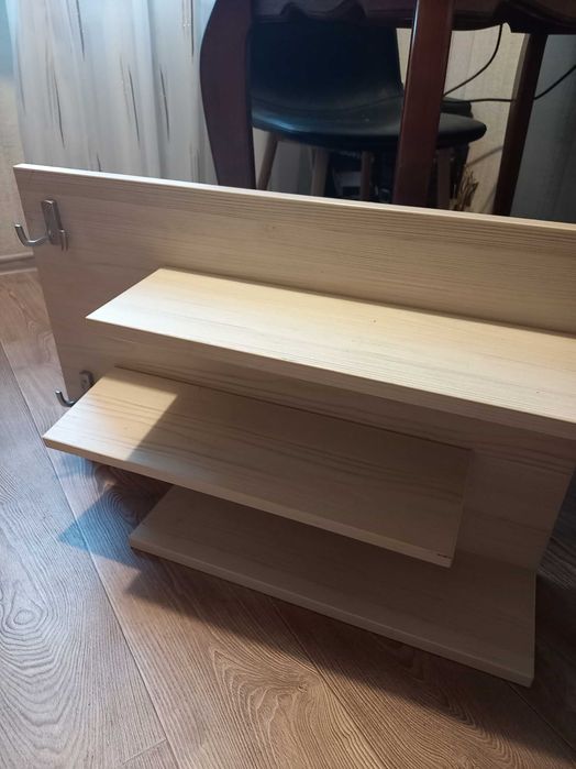 Продам Полка настенная с крючками. Состояние нового.