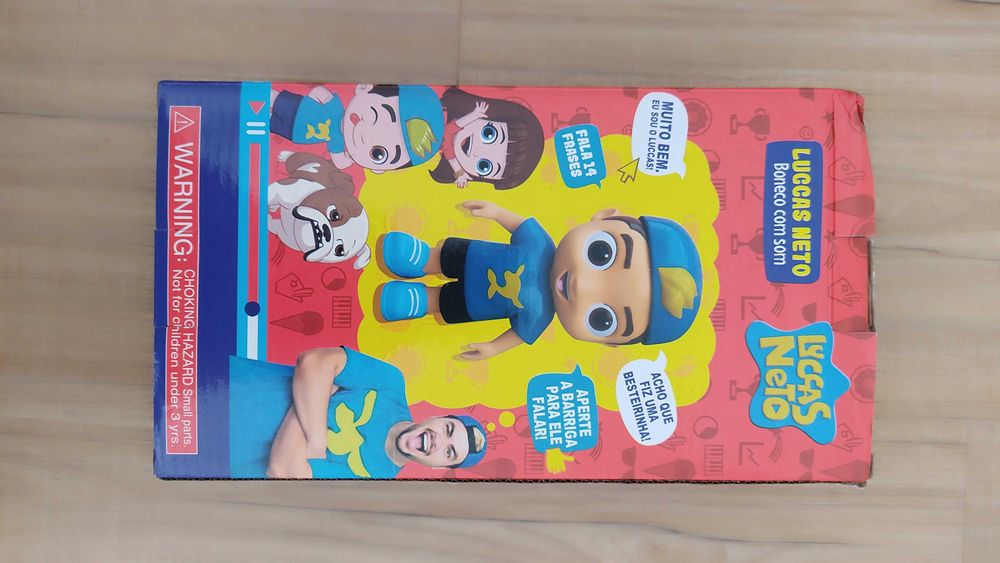 Boneco do Luccas Neto com som. Fala 14 frases