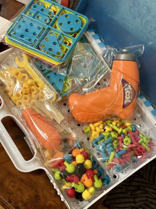 Мозаїка на шурупах Динозаври з шуруповертом