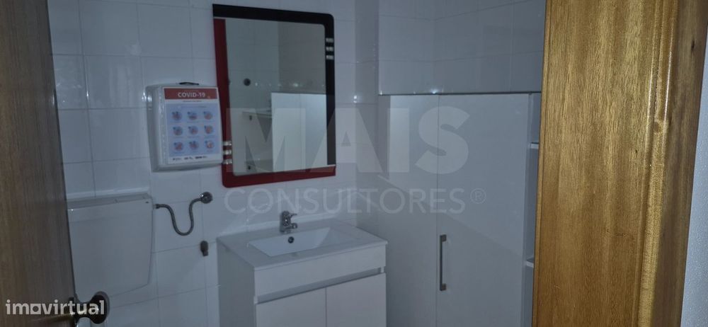 Loja/Escritório no centro da Benedita – com AC e potencial para T1