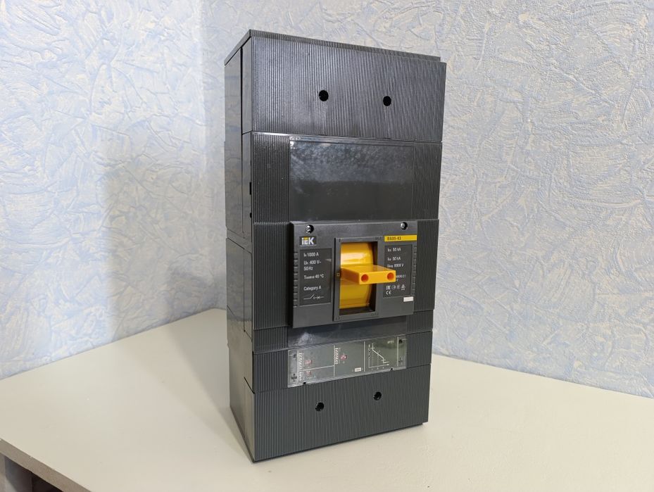 Автоматический выключатель IEK ВА88-43 3Р 1000А 50кА рубильник