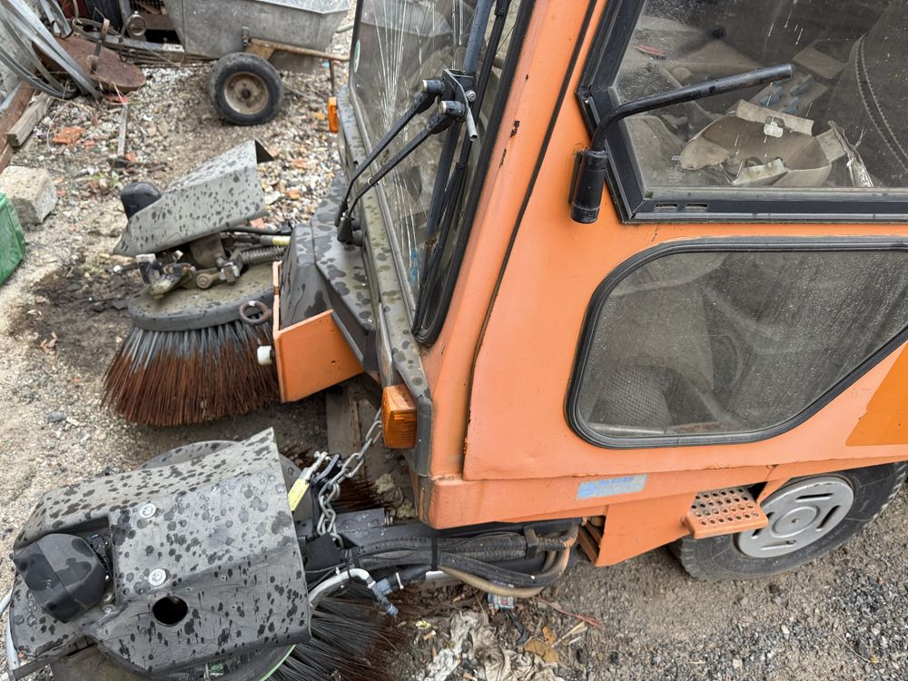 Zamiatarka drogowa samojezdna 1,6 d schmidt sk153sx