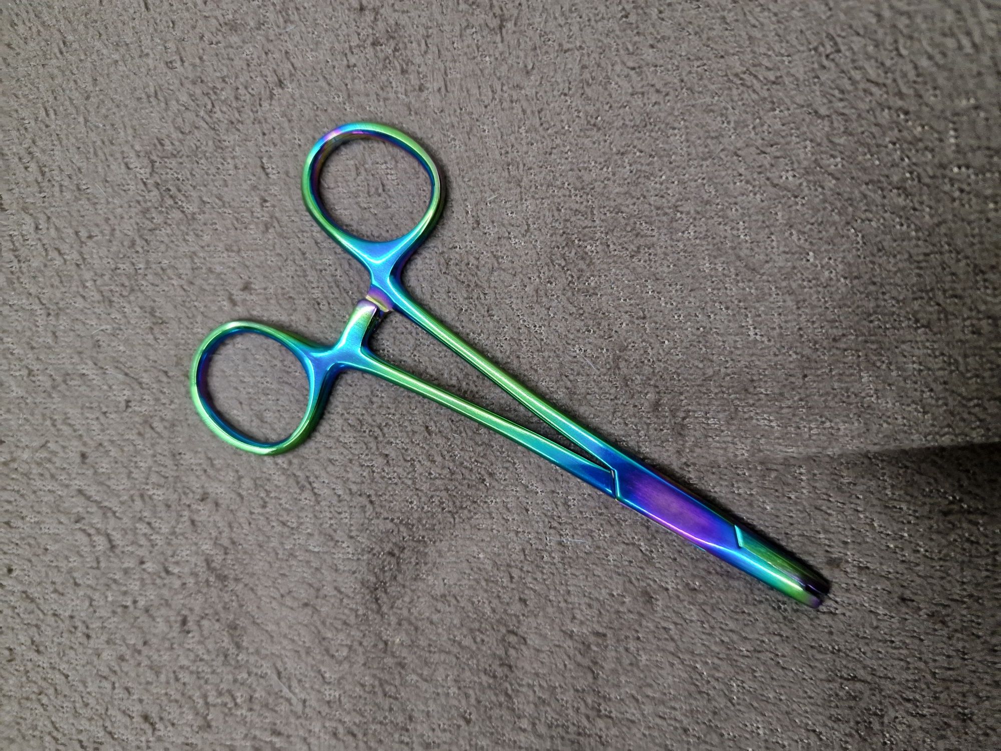 Szczypce do piercingu