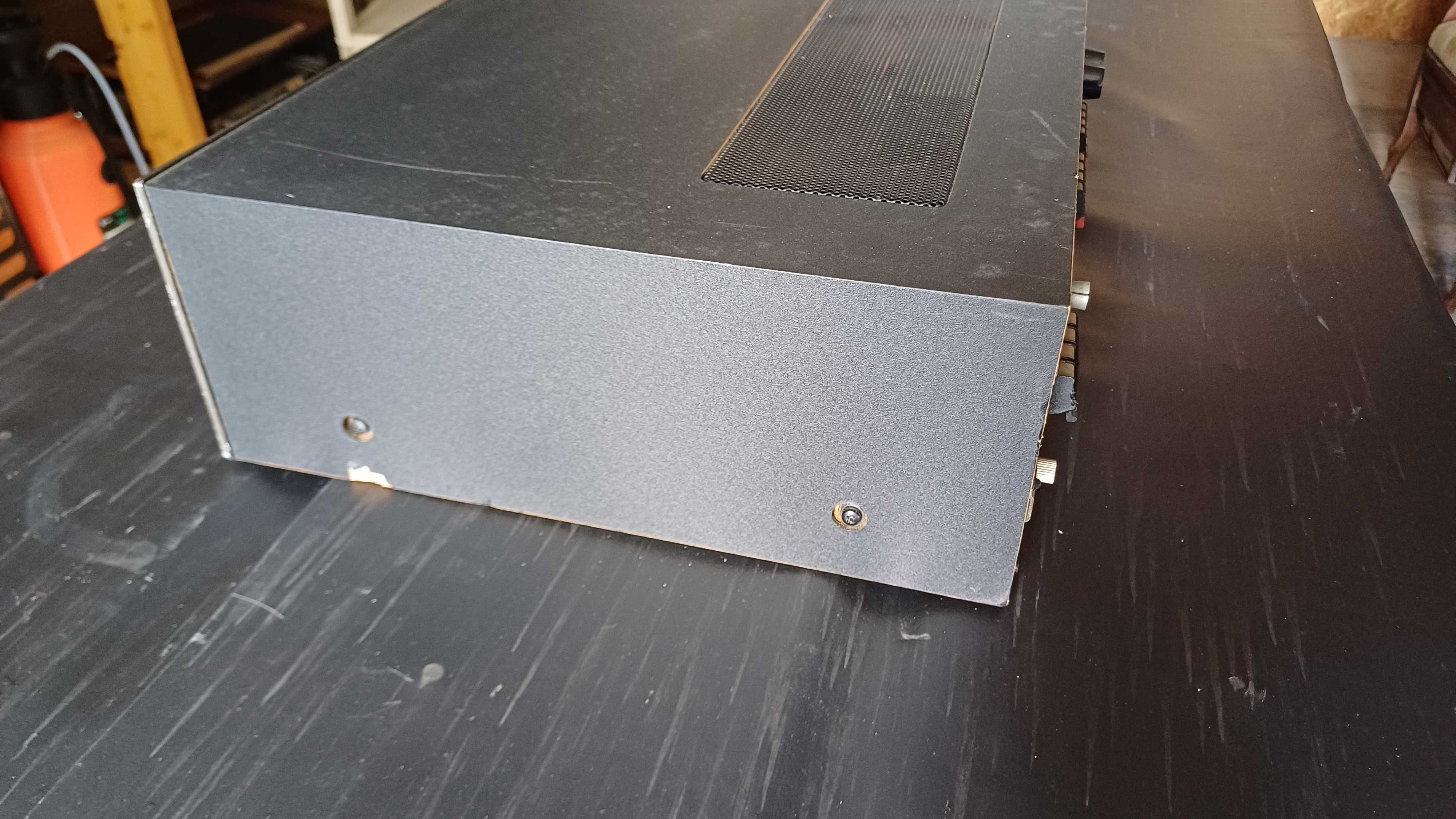 Wzmacniacz audio tuner FM NAD 7030