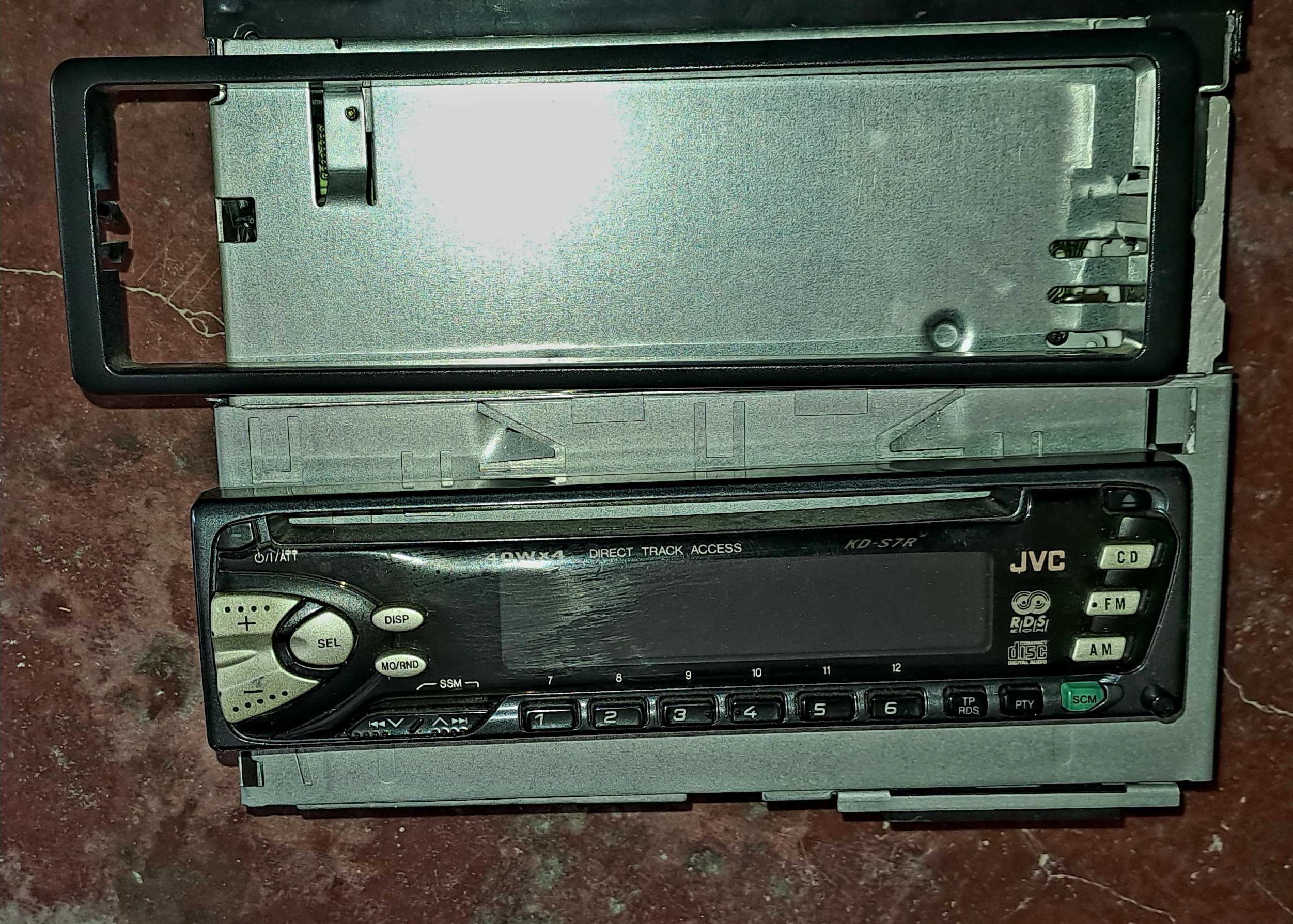 Auto rádio JVC, com leitor de CD