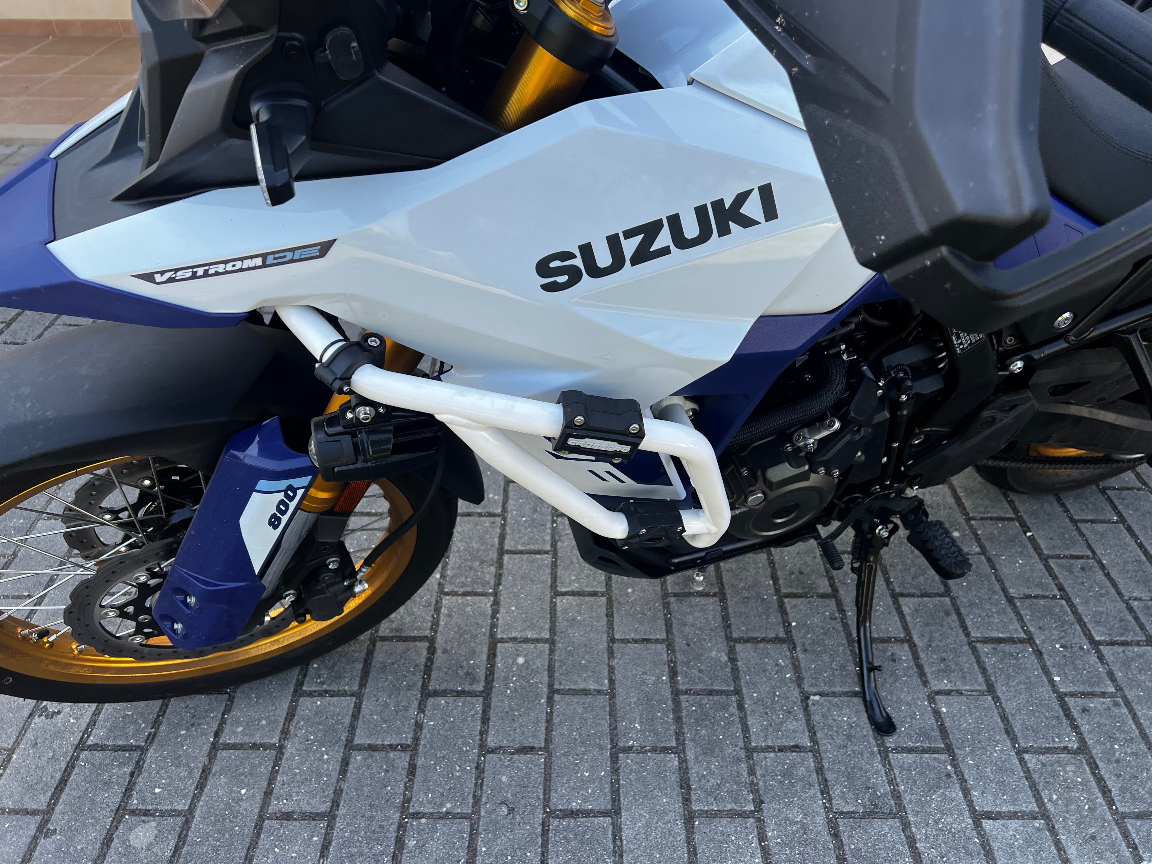 Suzuki v strom 800 de