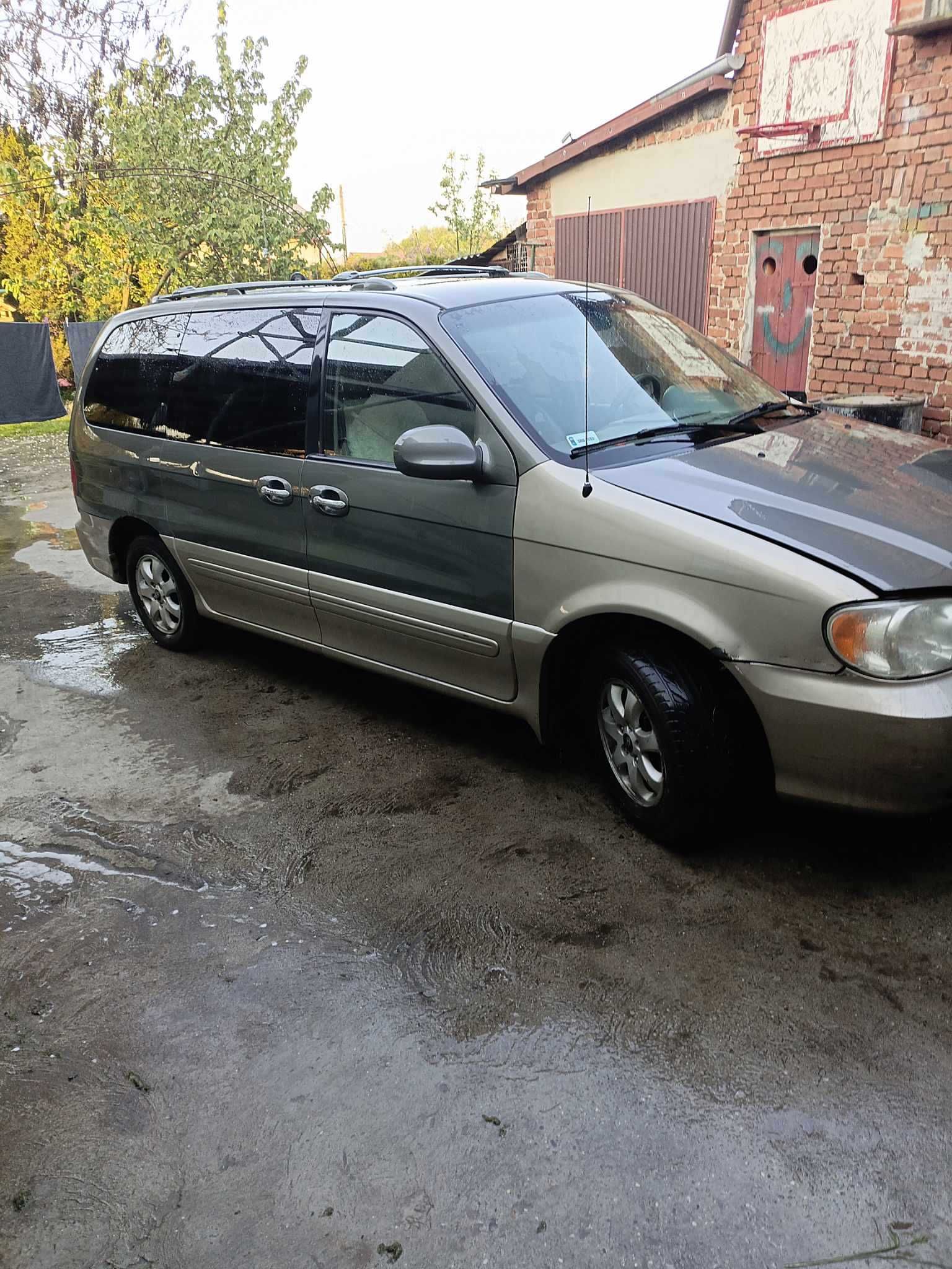 Kia Sedona 3.5 V6 silnik sprawny, uszkodzony tył