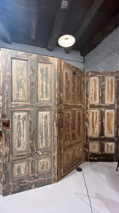 Biombo exclusivo em portas vintage decapadas