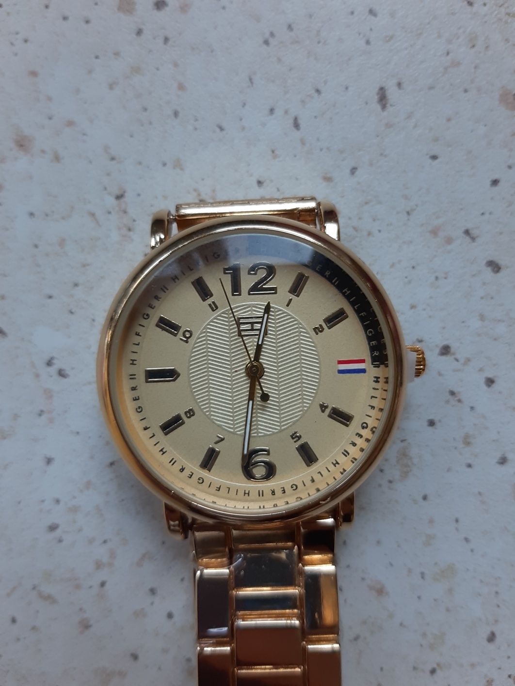 Nowy zegarek Damski na złotej bransolecie