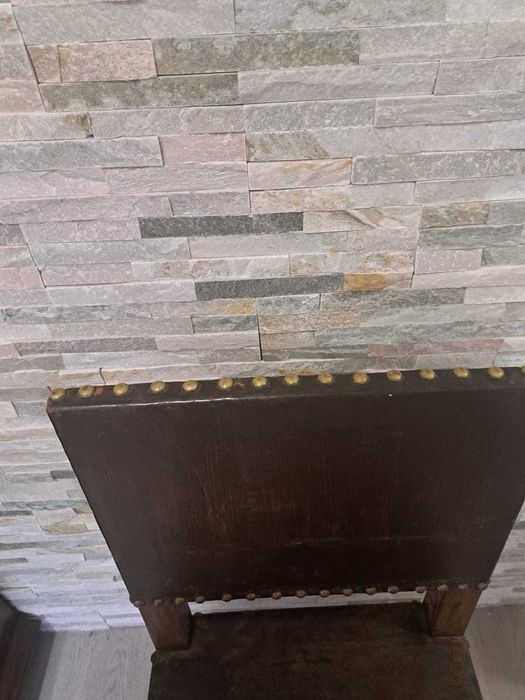 Cadeiras antigas em madeira Wengue e couro com tachas
