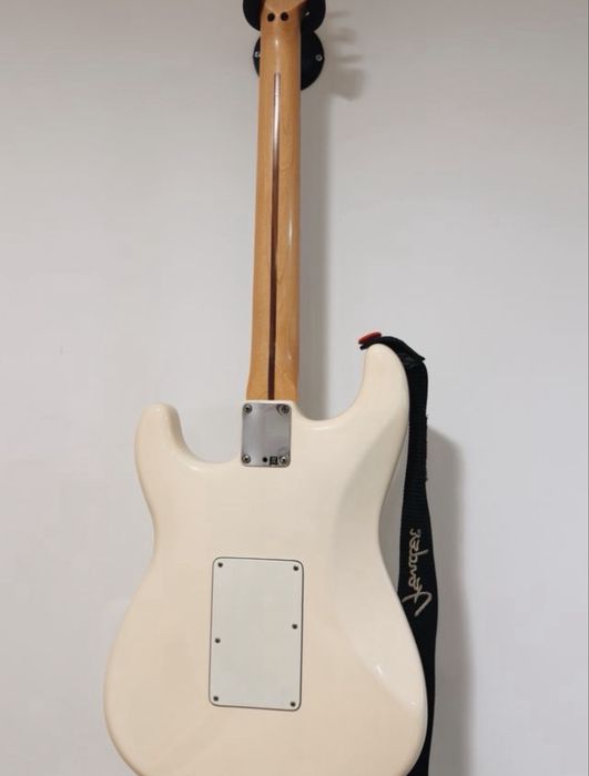 Fender Standard Stratocaster HSS