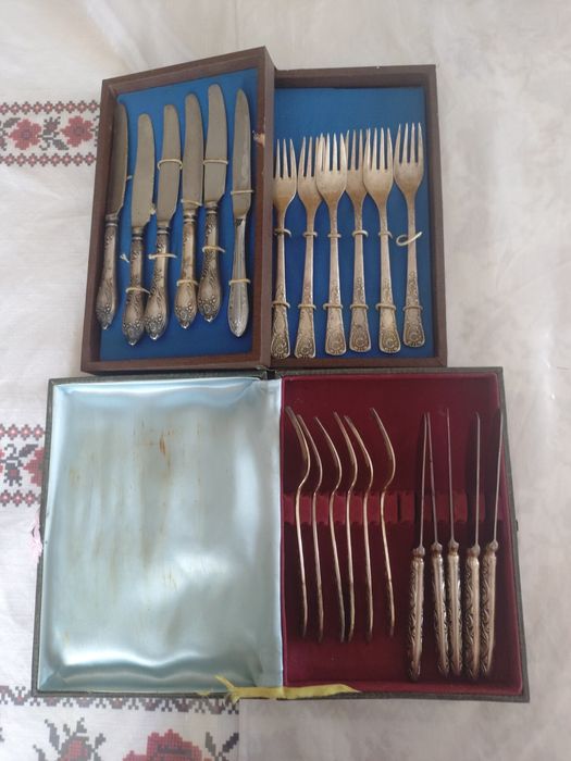 Столові прибори срібло