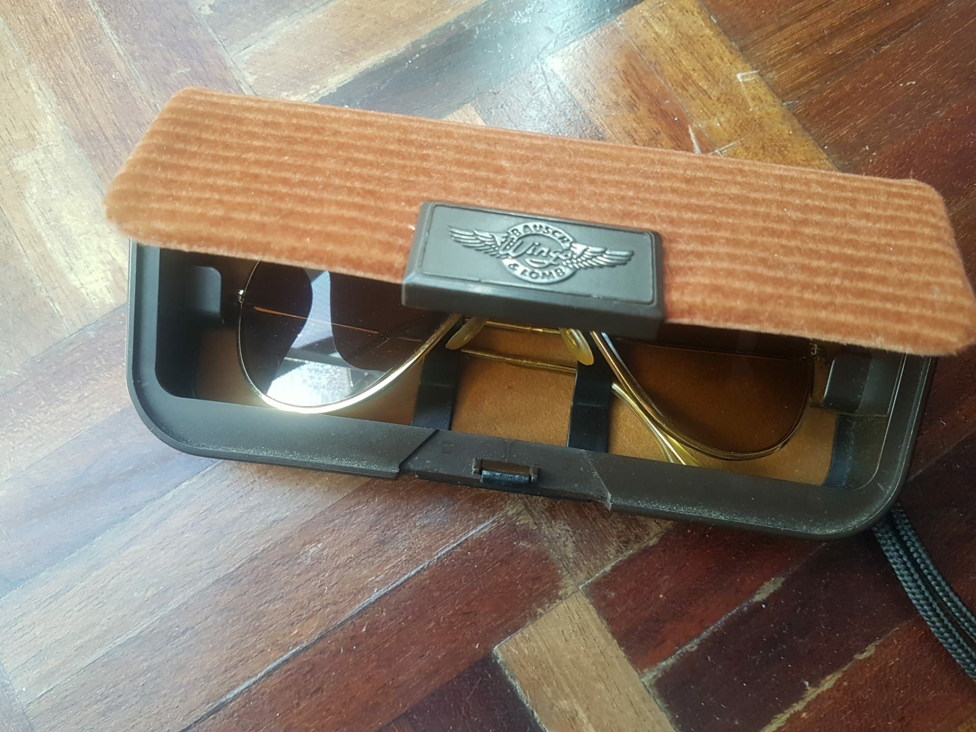 Oculos de sol  aviador Wings bausch & lomb vintage