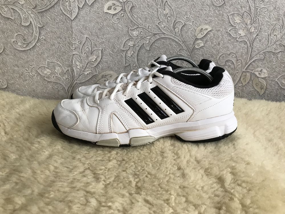 Кроссовки Adidas для волейбола, зала тенниса грунту 42,5 42 27 26,5