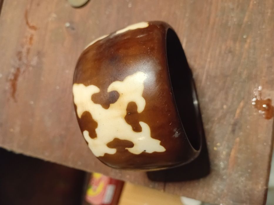 Pulseira com embutidos