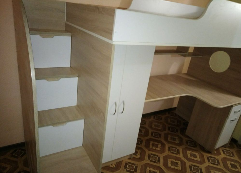 Продам ліжко з шкафом і столом,колір дуб/білий.