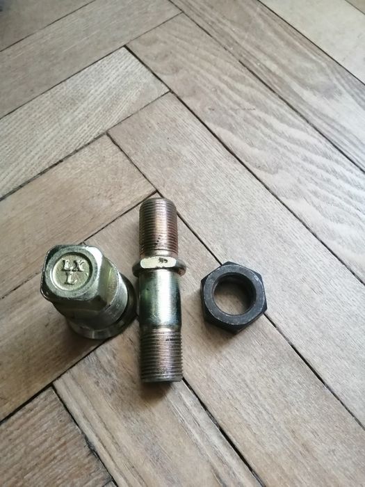 Шпилька з футоркою ліва різьба ЗІЛ 130