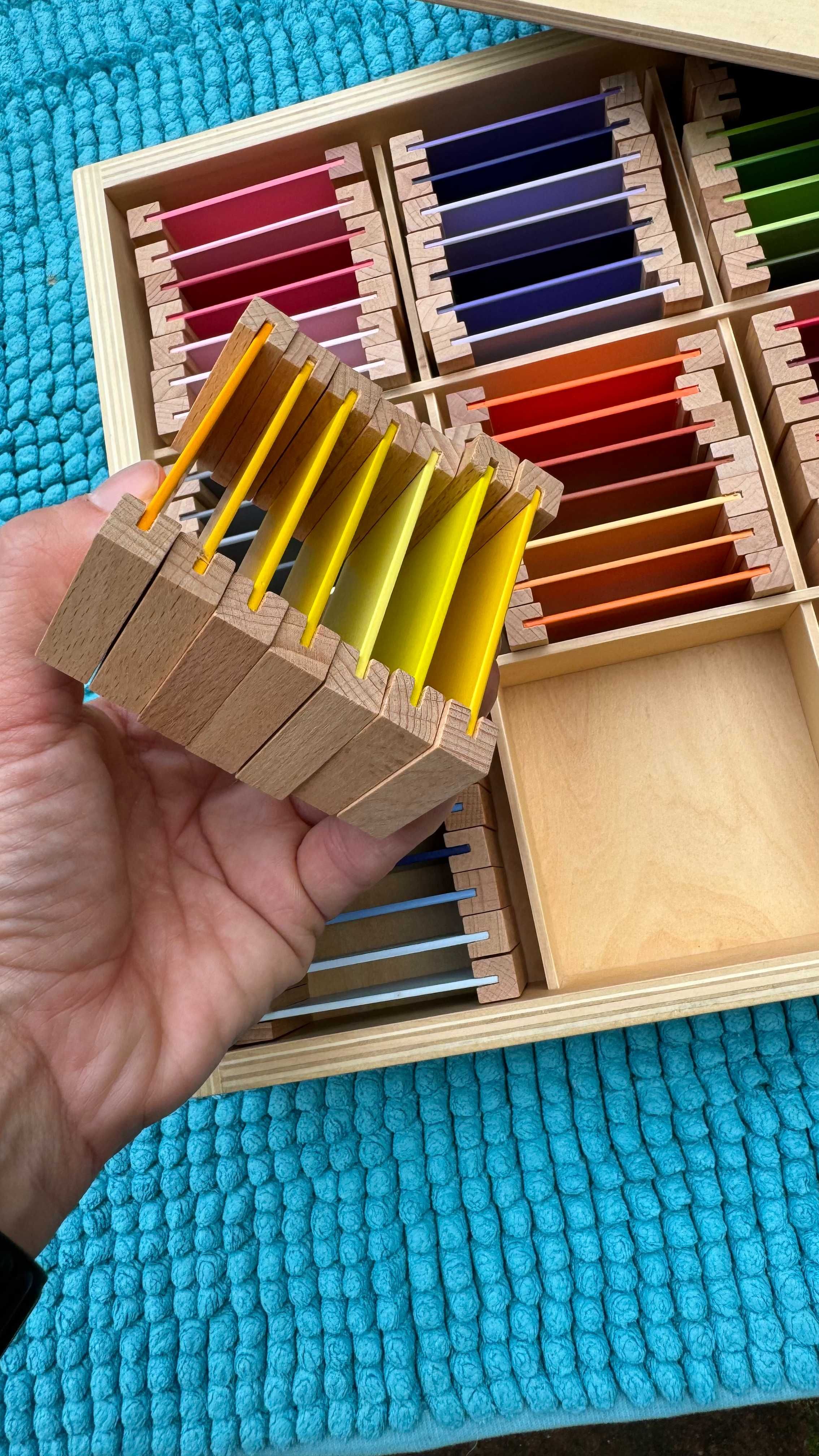 Caixa de Cores III com 63 Tábuas de Madeira | Montessori