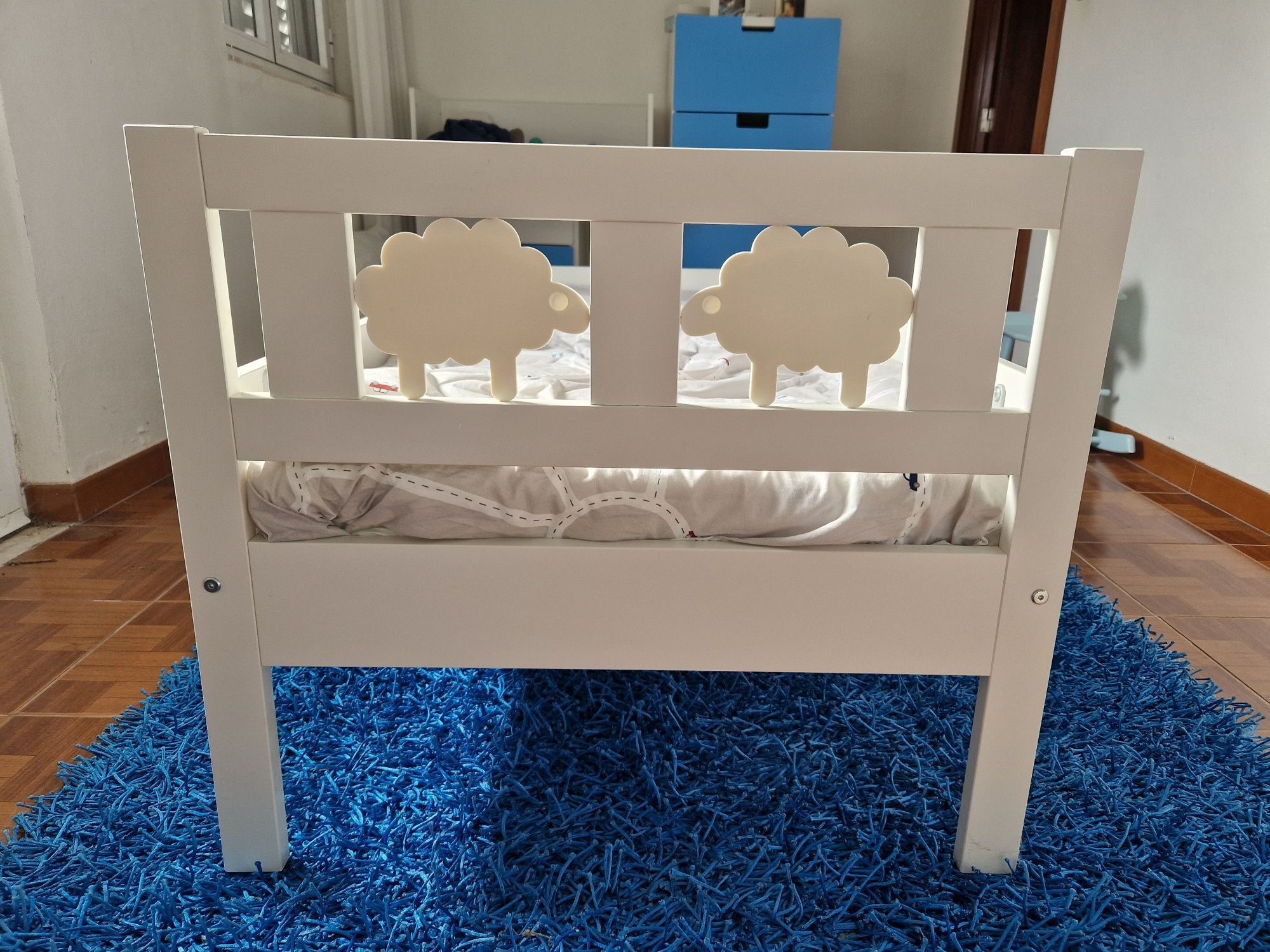 Cama criança  com estrado e colchão
