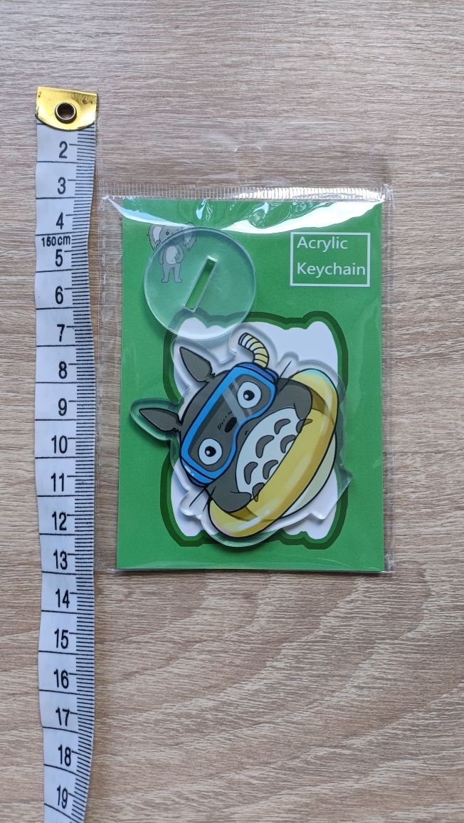 Figurka Totoro w basenie