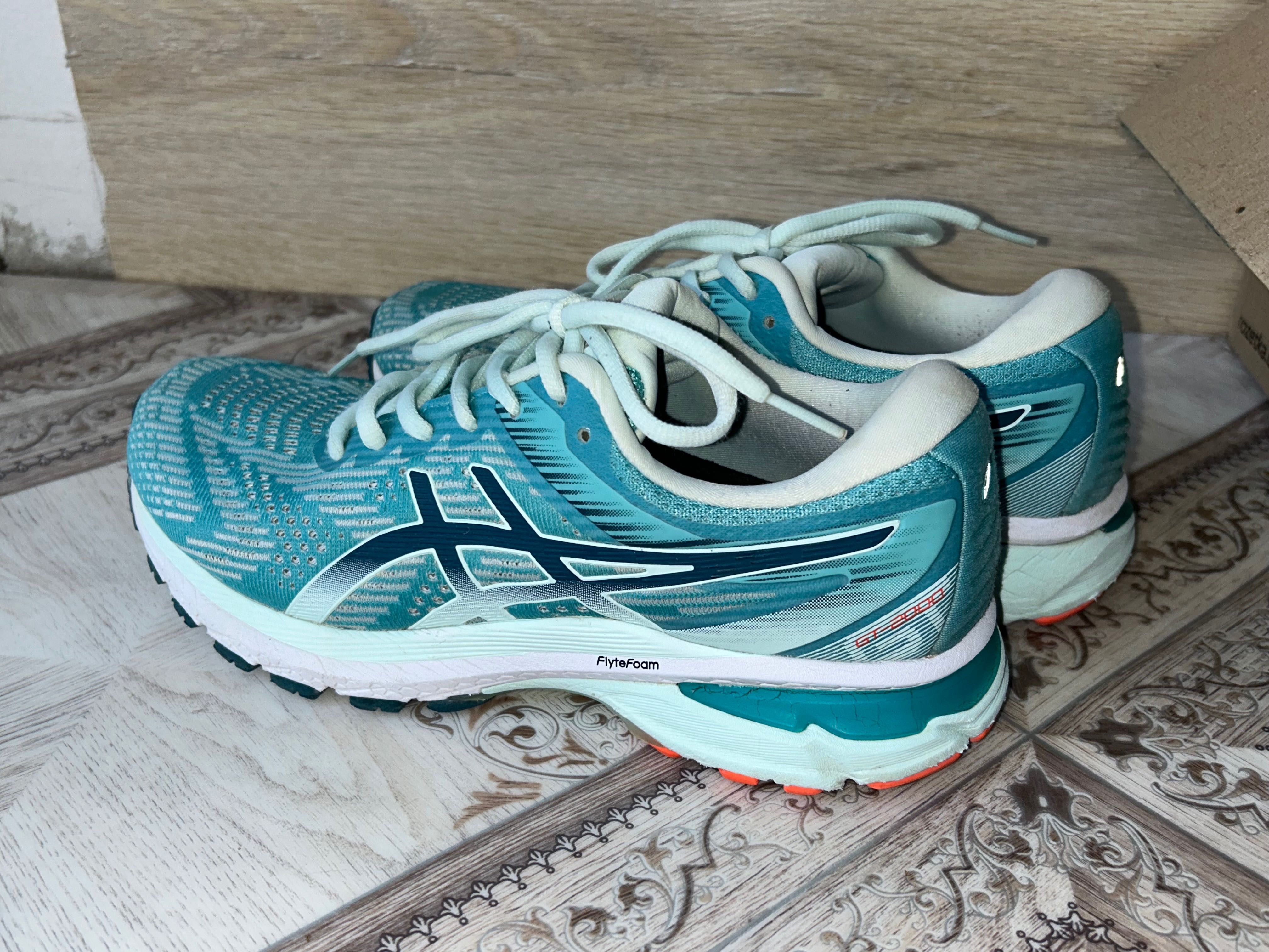 Жіночі кросівки для спорту Asics