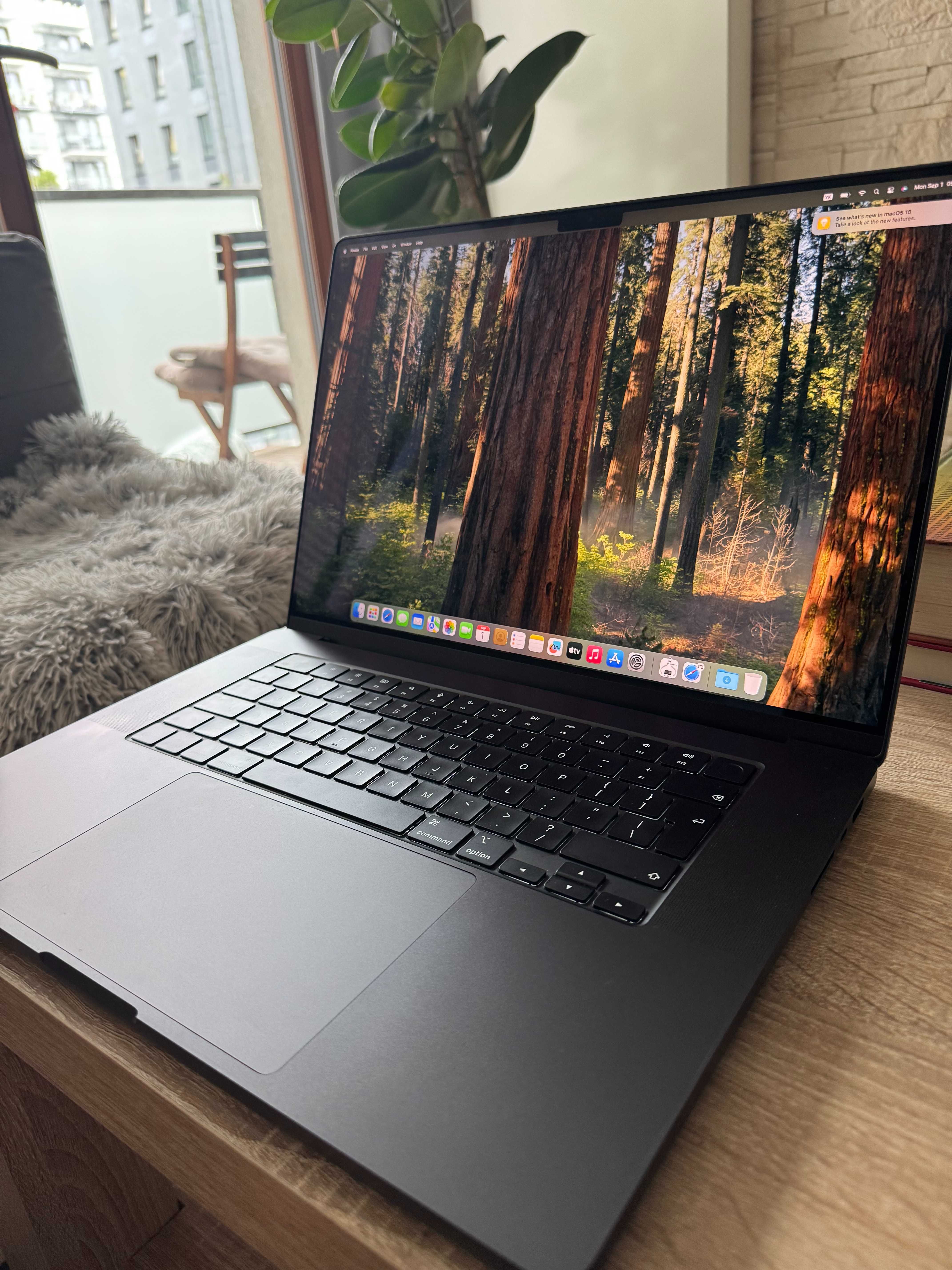 MacBook Pro 16' M4 48GB (almost new, with box)