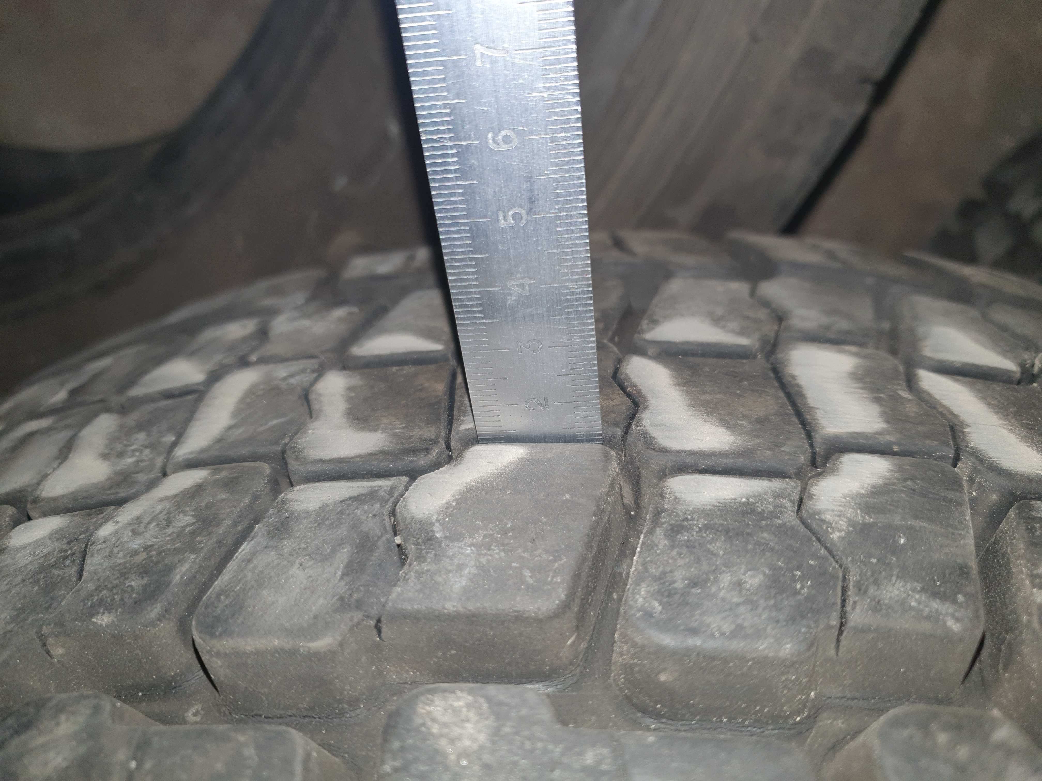UNIROYAL 235 75 R17.5 в новенькому стані. Без торгу!