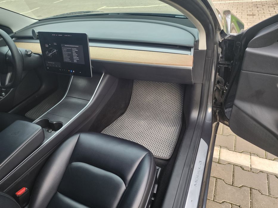 Продам Tesla model 3 2018г