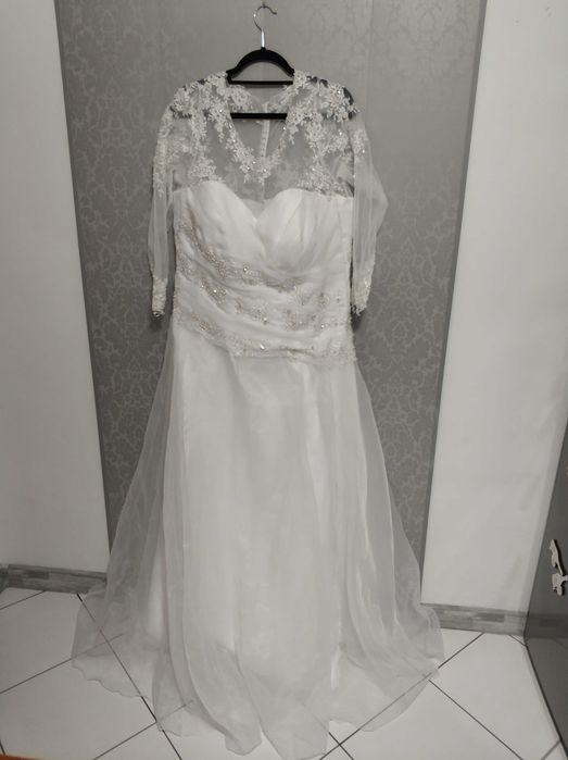 Piękna suknia ślubna