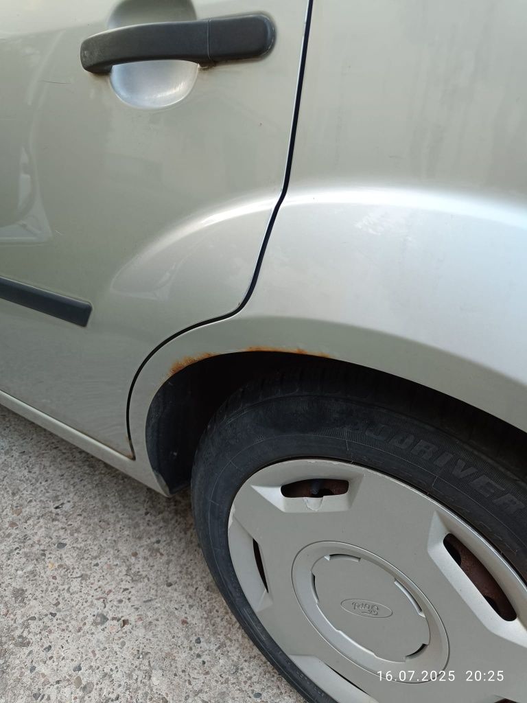 Ford fiesta MK6 2004