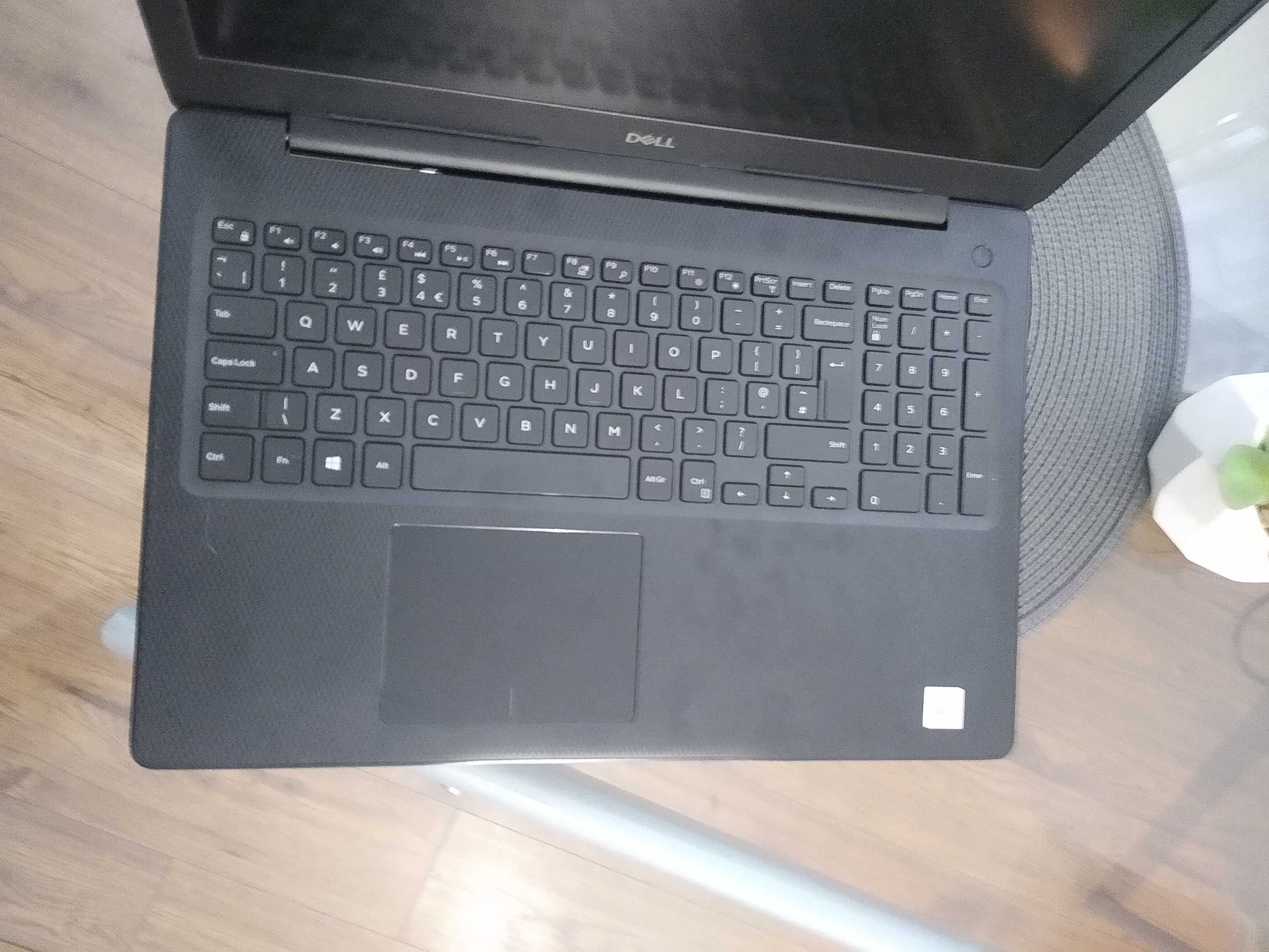 Продам ноутбук Dell inspiron 3593 /I3 10 gen/ 8gb /256 ssd+1 TB hdd/
