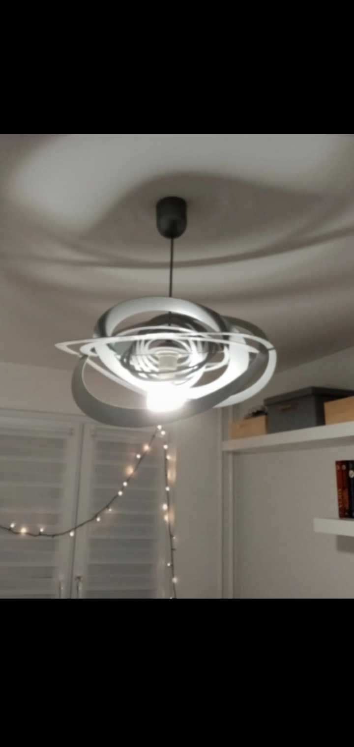 Lampa sufitowa do pokoju dziecięcego lub młodzieżowego