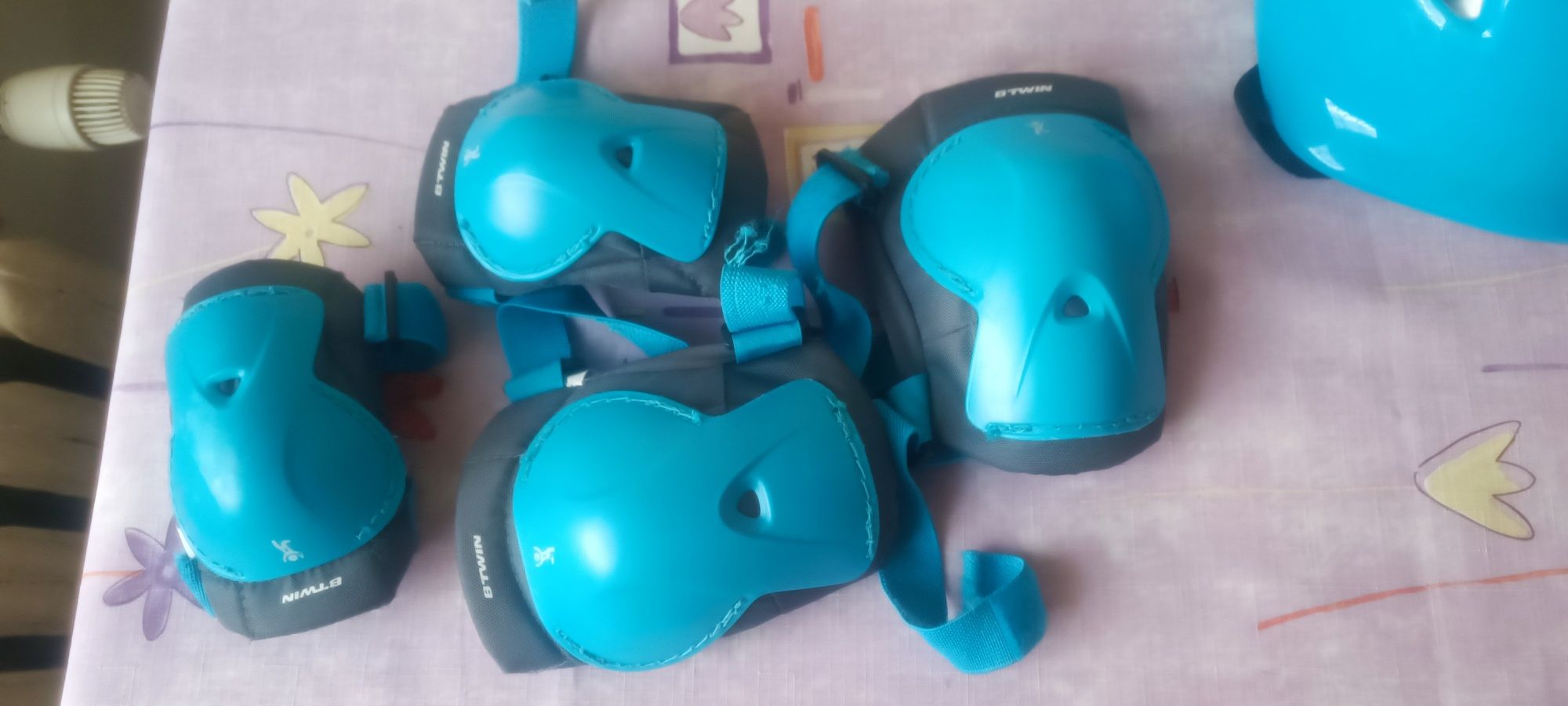 Kask dziecięcy plus ochraniacze Decathlon