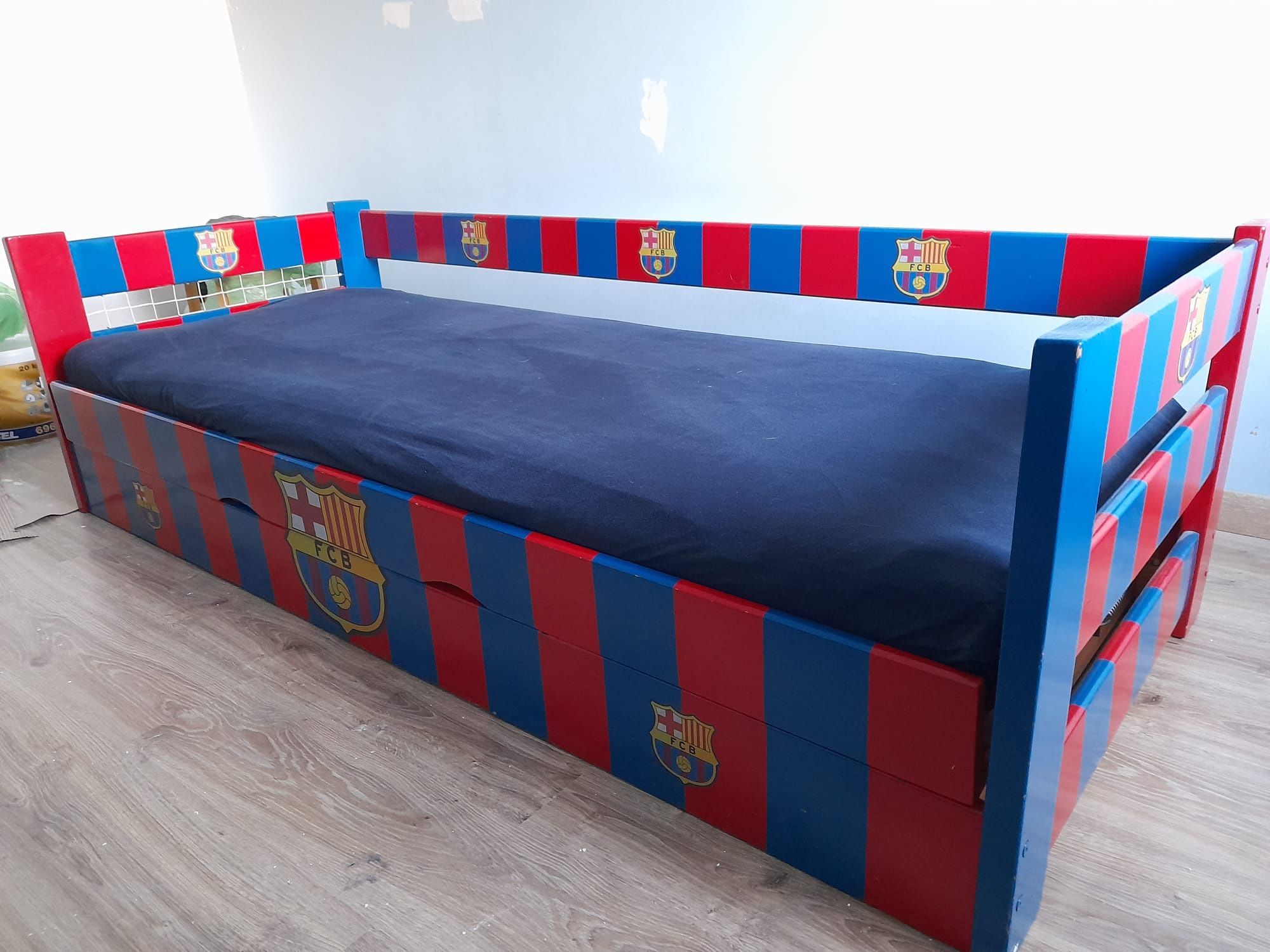 Łóżko drewniane FC BARCELONA