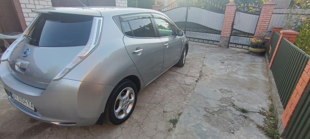 Продам Nissan Leaf