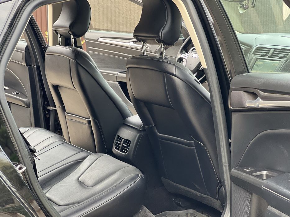 Ford Fusion Hybrid 2018 року, Titanium