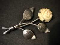 Warmet: srebrna broszka z różą, lata 60