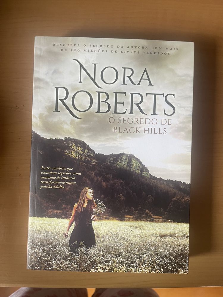 Livro “Nora Roberts O Segredo de Black Hills”