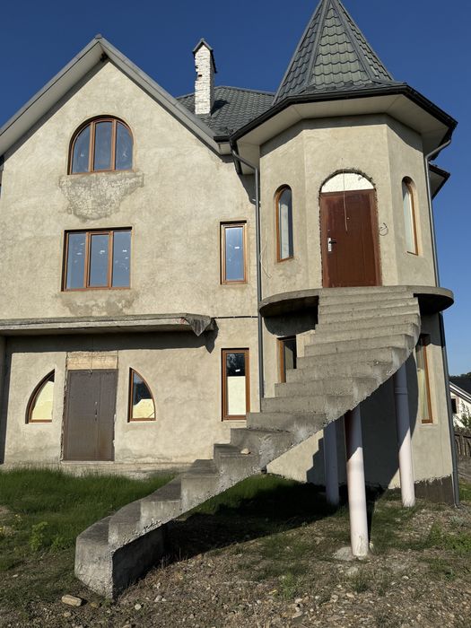 Не будинок, а зАмок.