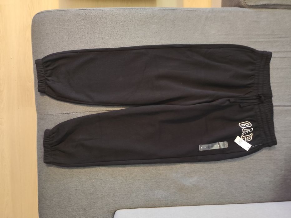 Czarne dresy damskie  GAP