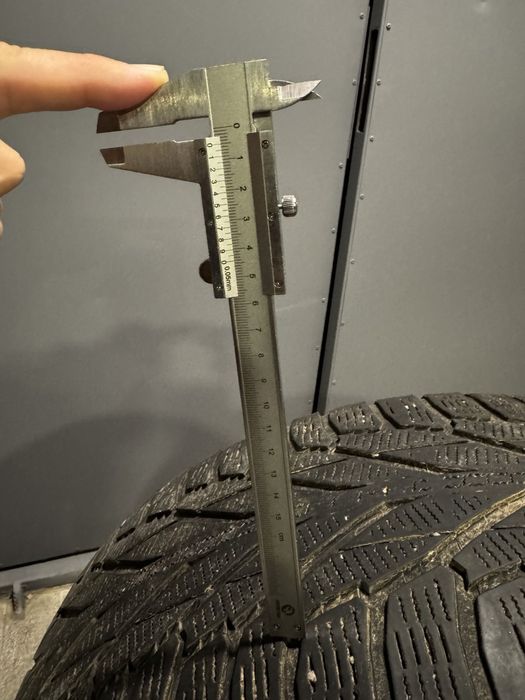 Продам шини Nokian Hakkapeliitta R2 SUV  255/60 R18