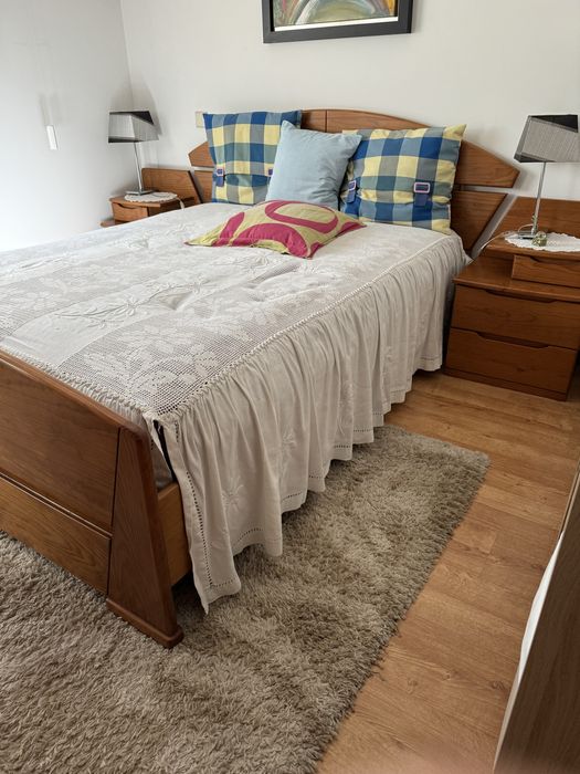 Cama de casal + 2 mesinhas de cabeceira