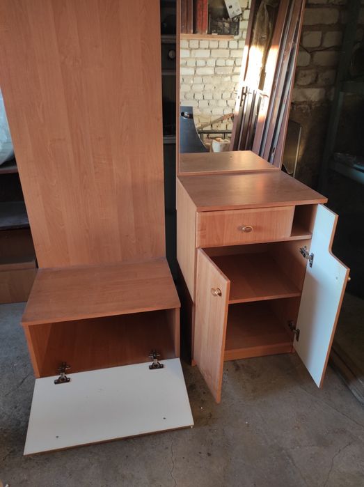 Продам прихожу (1500 за секцію)