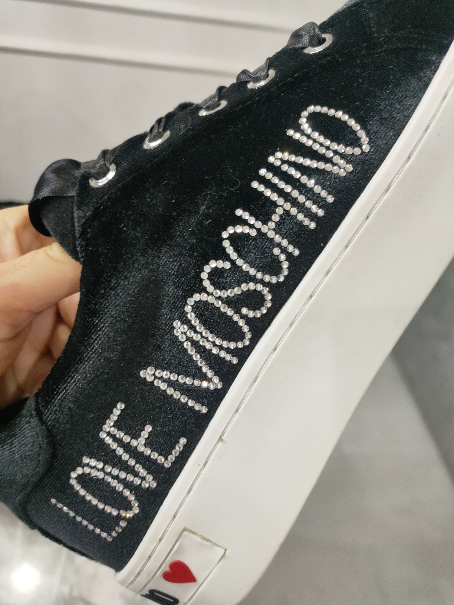 Nowe oryginalne buty damskie aksamitne Moschino rozmiar 39