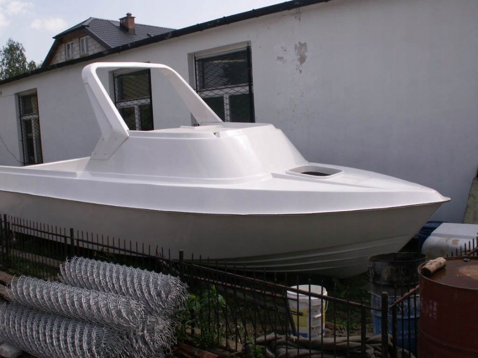 Forma łodzi motorowej DOMINIKA