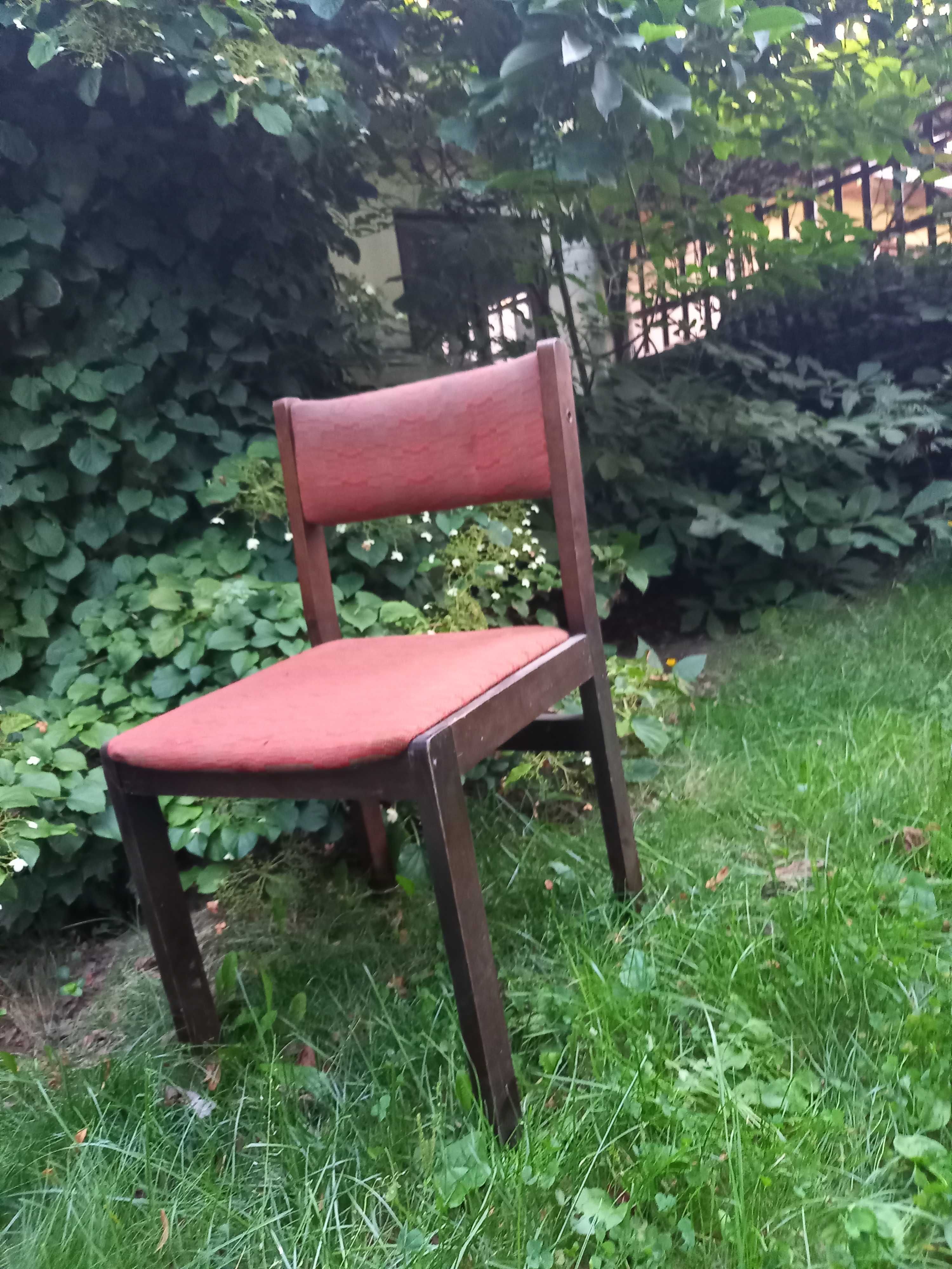 Krzesła-solidne drewniane. Wspomnienia PRL